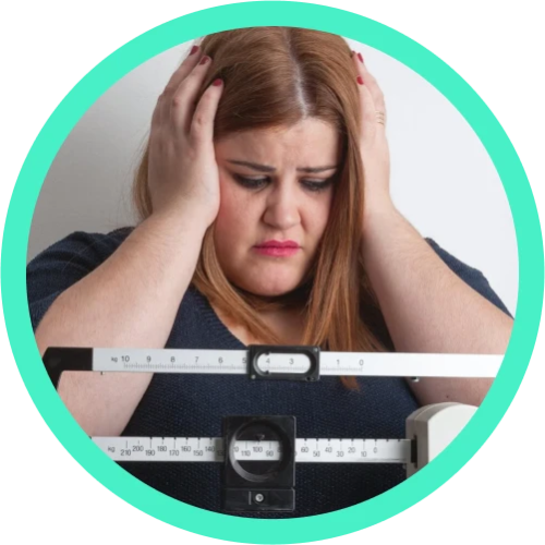 Mulher desanimada com barriga saliente